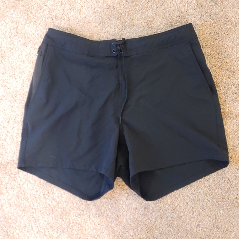 Ten Thousand Foundation Short. Size Large. 5inch inseam
